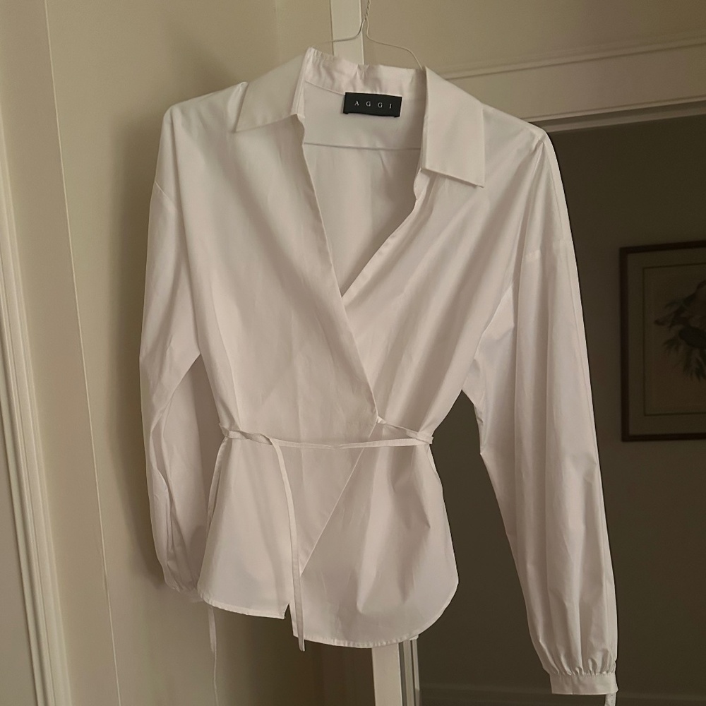 Crisp Aggi white otton poplin wrap blouse never been worn